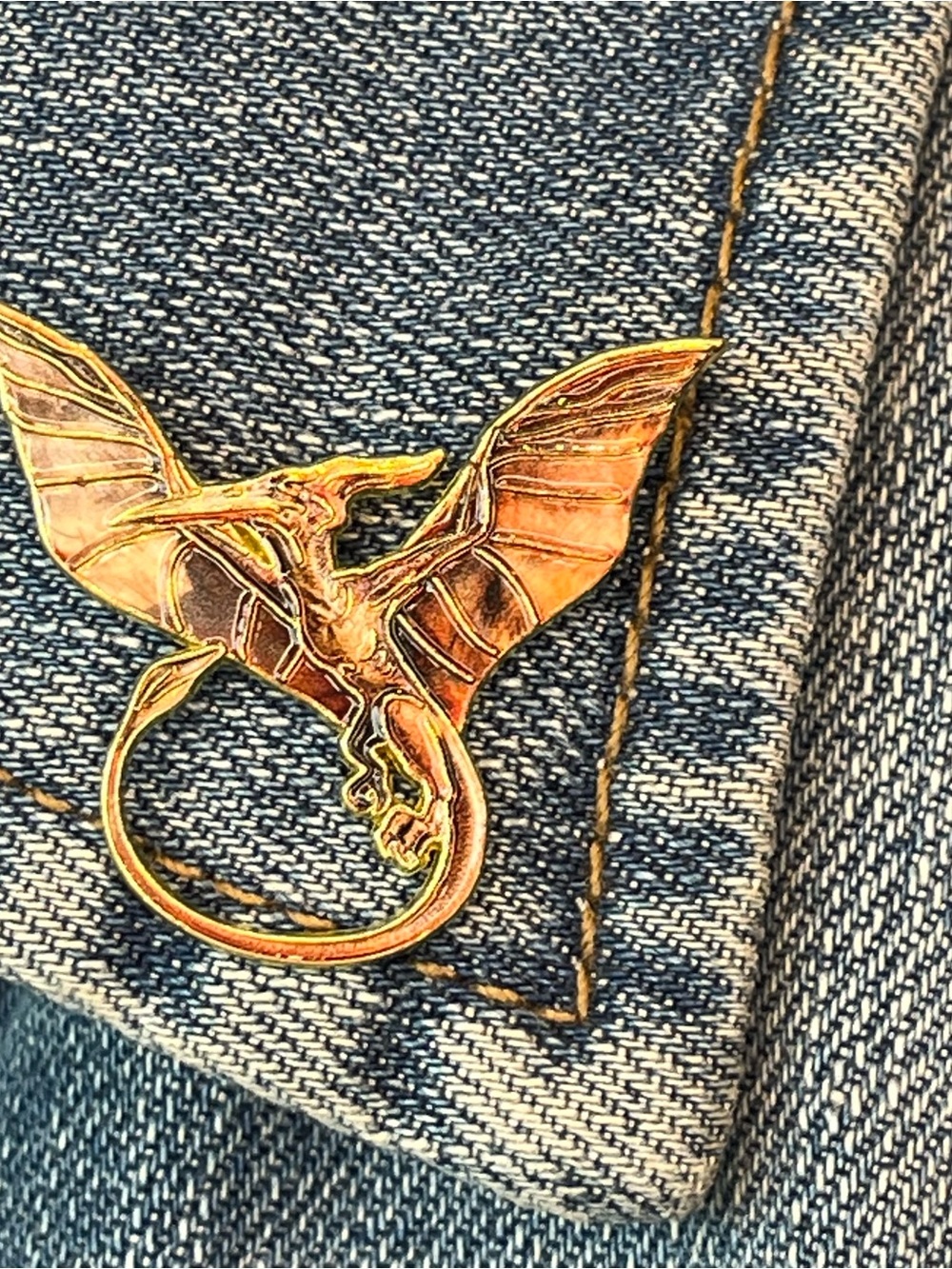 Boutique Bundle: 4 Detailed Jurassic Dinosaur Enamel Lapel Pins - Picture 6 of 13